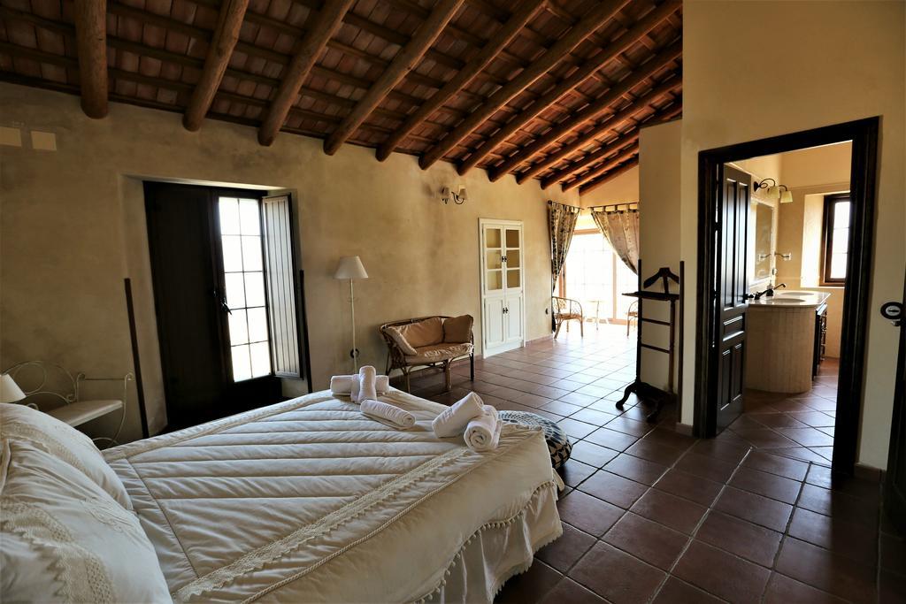 Villa Escutia Cazalla de la Sierra Luaran gambar